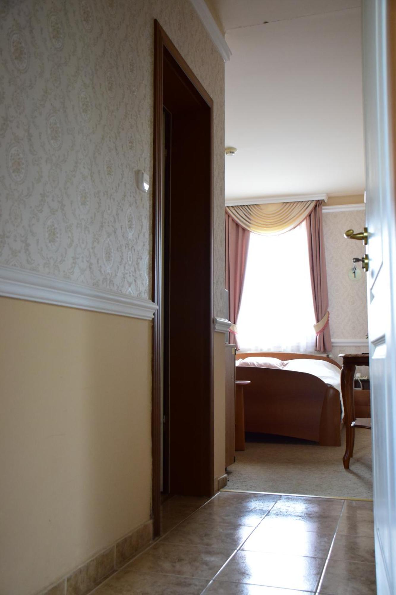Hotel Bíbic és Tüskevár Étterem és Horgásztó Nyíregyháza Esterno foto
