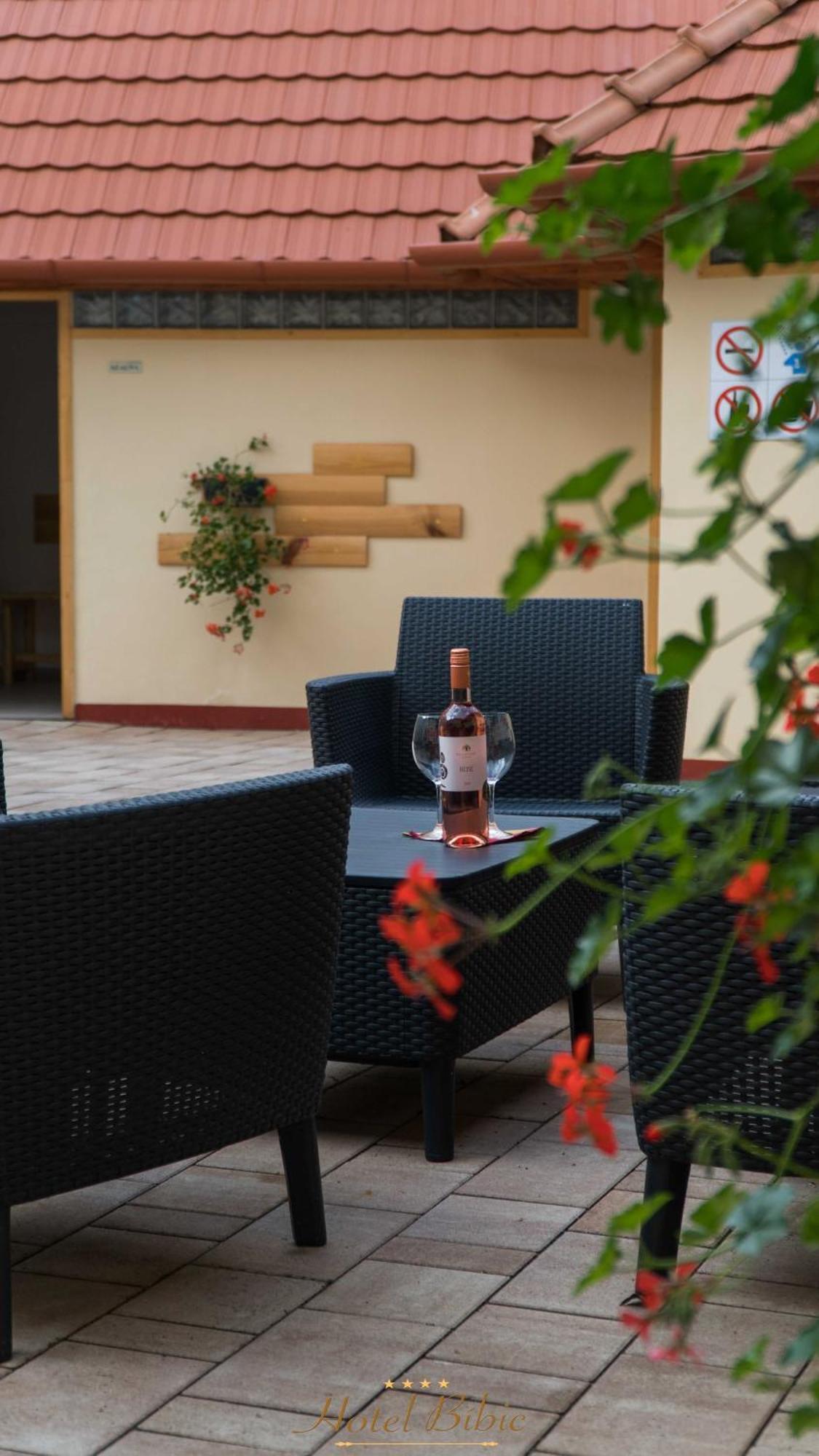 Hotel Bíbic és Tüskevár Étterem és Horgásztó Nyíregyháza Esterno foto