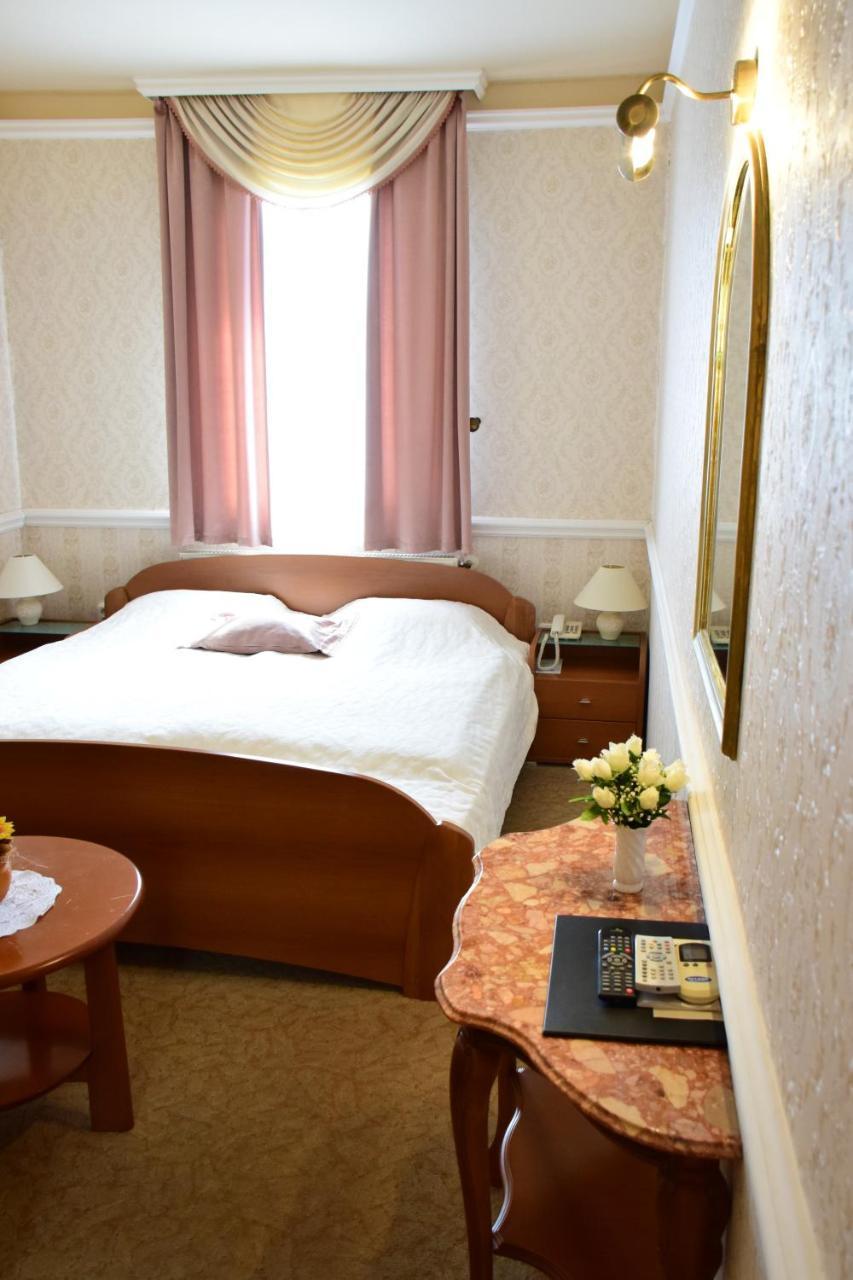 Hotel Bíbic és Tüskevár Étterem és Horgásztó Nyíregyháza Esterno foto