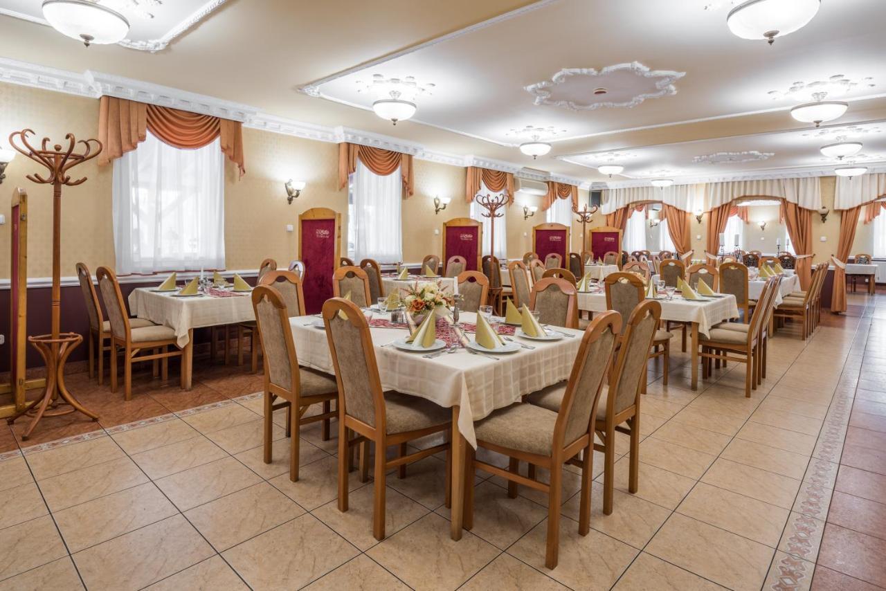 Hotel Bíbic és Tüskevár Étterem és Horgásztó Nyíregyháza Esterno foto