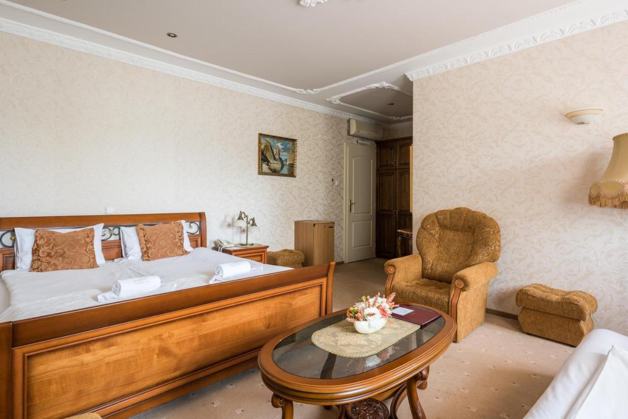 Hotel Bíbic és Tüskevár Étterem és Horgásztó Nyíregyháza Esterno foto