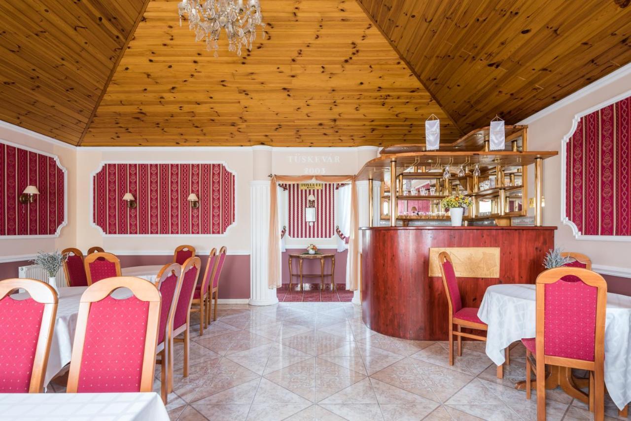 Hotel Bíbic és Tüskevár Étterem és Horgásztó Nyíregyháza Esterno foto