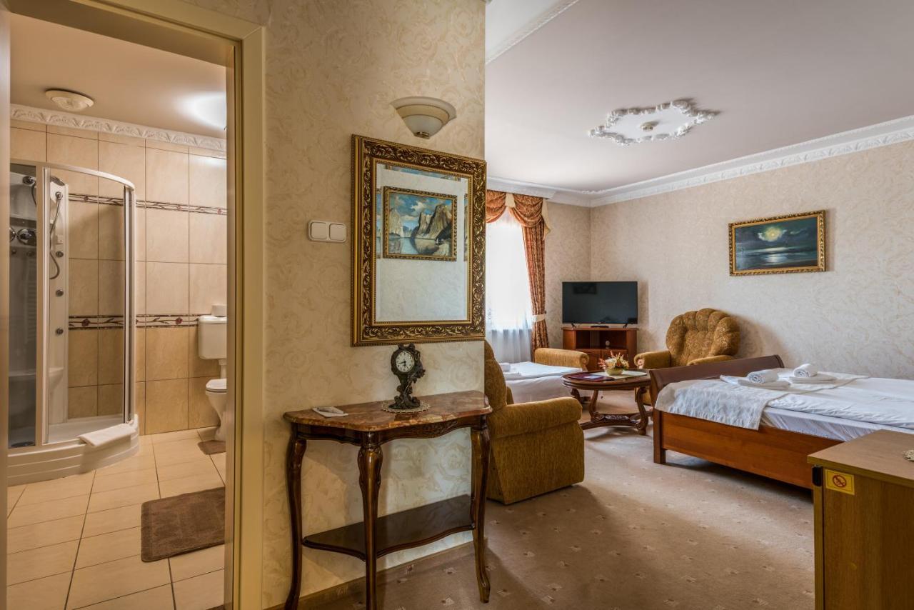 Hotel Bíbic és Tüskevár Étterem és Horgásztó Nyíregyháza Esterno foto