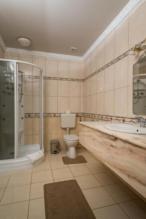 Hotel Bíbic és Tüskevár Étterem és Horgásztó Nyíregyháza Esterno foto