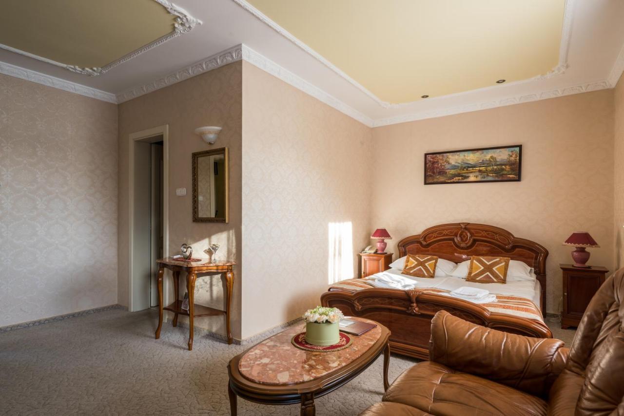 Hotel Bíbic és Tüskevár Étterem és Horgásztó Nyíregyháza Esterno foto