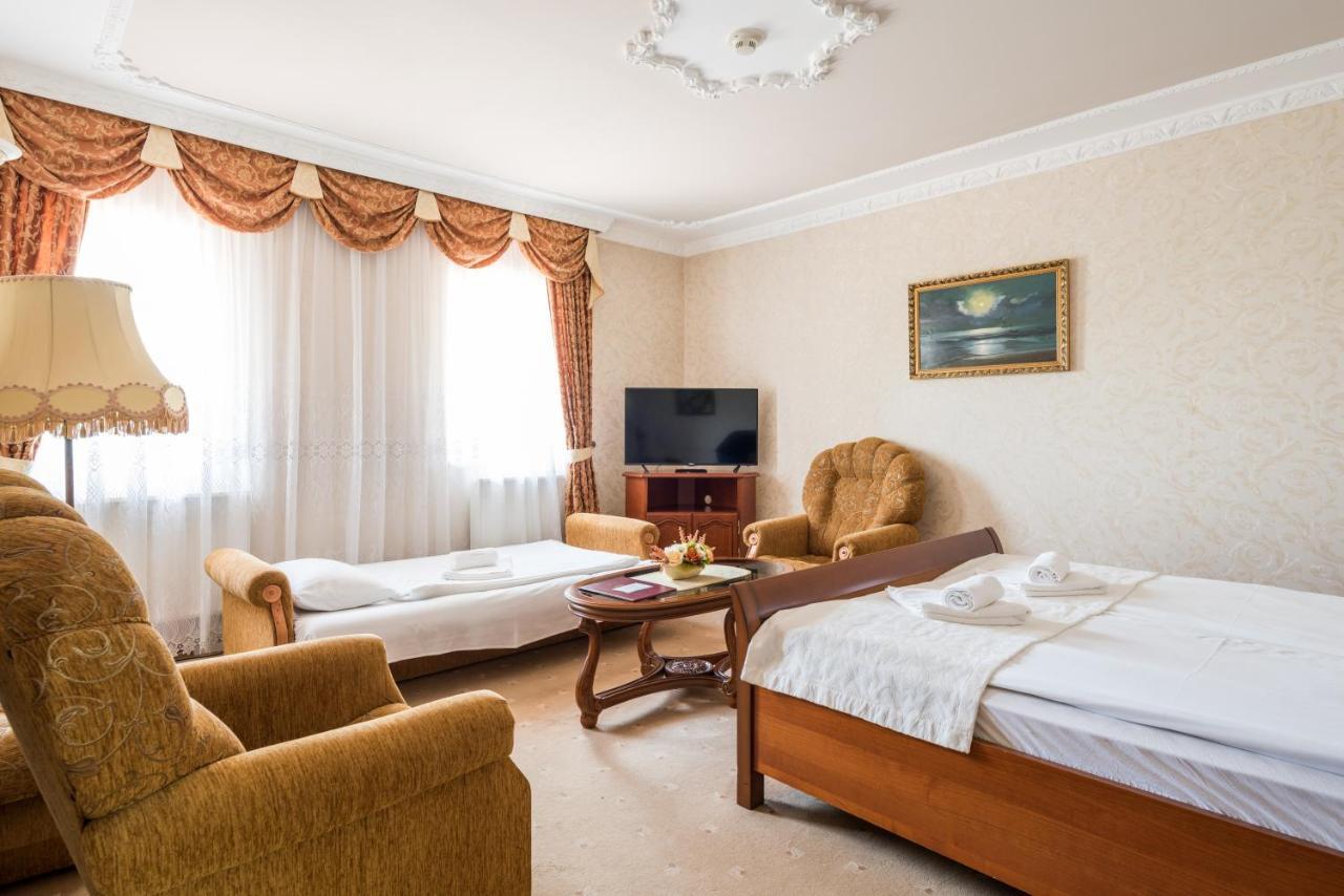 Hotel Bíbic és Tüskevár Étterem és Horgásztó Nyíregyháza Esterno foto