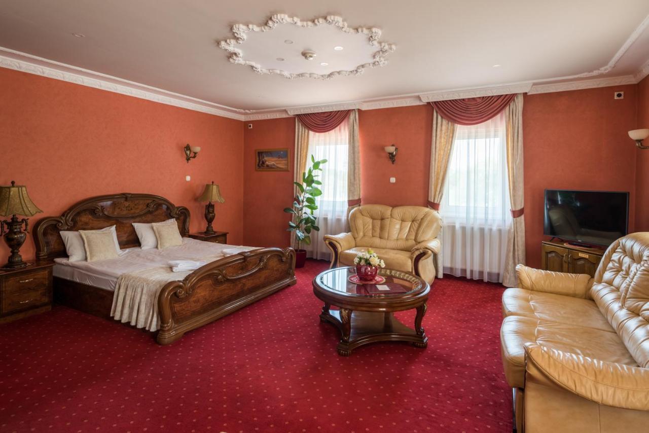 Hotel Bíbic és Tüskevár Étterem és Horgásztó Nyíregyháza Esterno foto