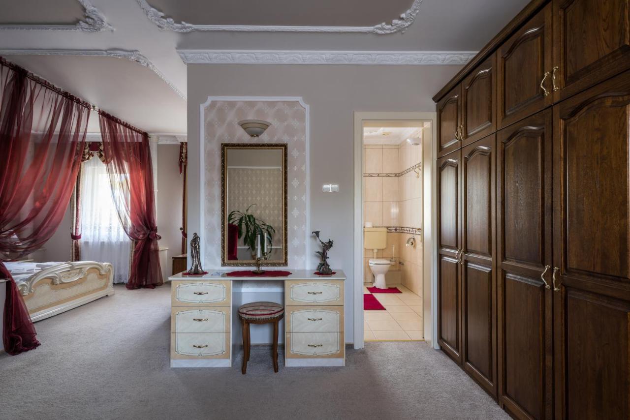 Hotel Bíbic és Tüskevár Étterem és Horgásztó Nyíregyháza Esterno foto