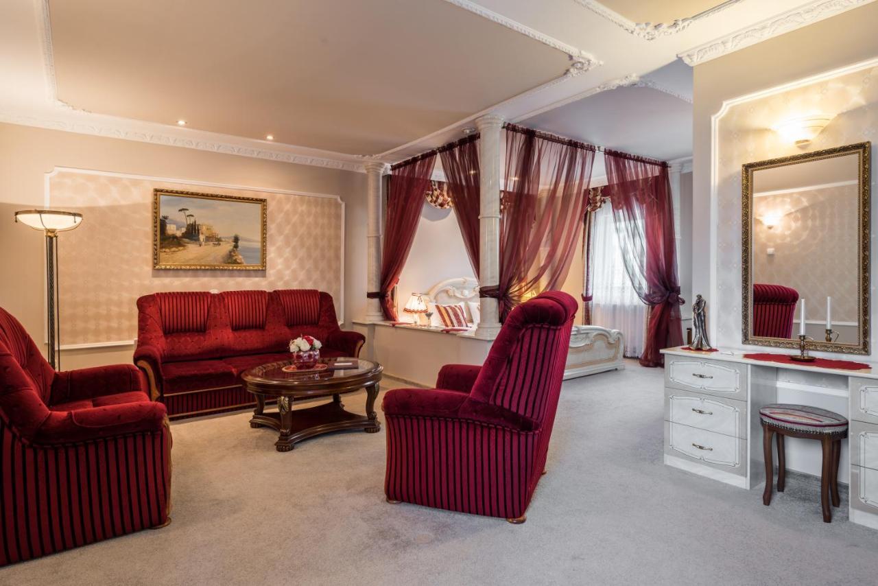 Hotel Bíbic és Tüskevár Étterem és Horgásztó Nyíregyháza Esterno foto