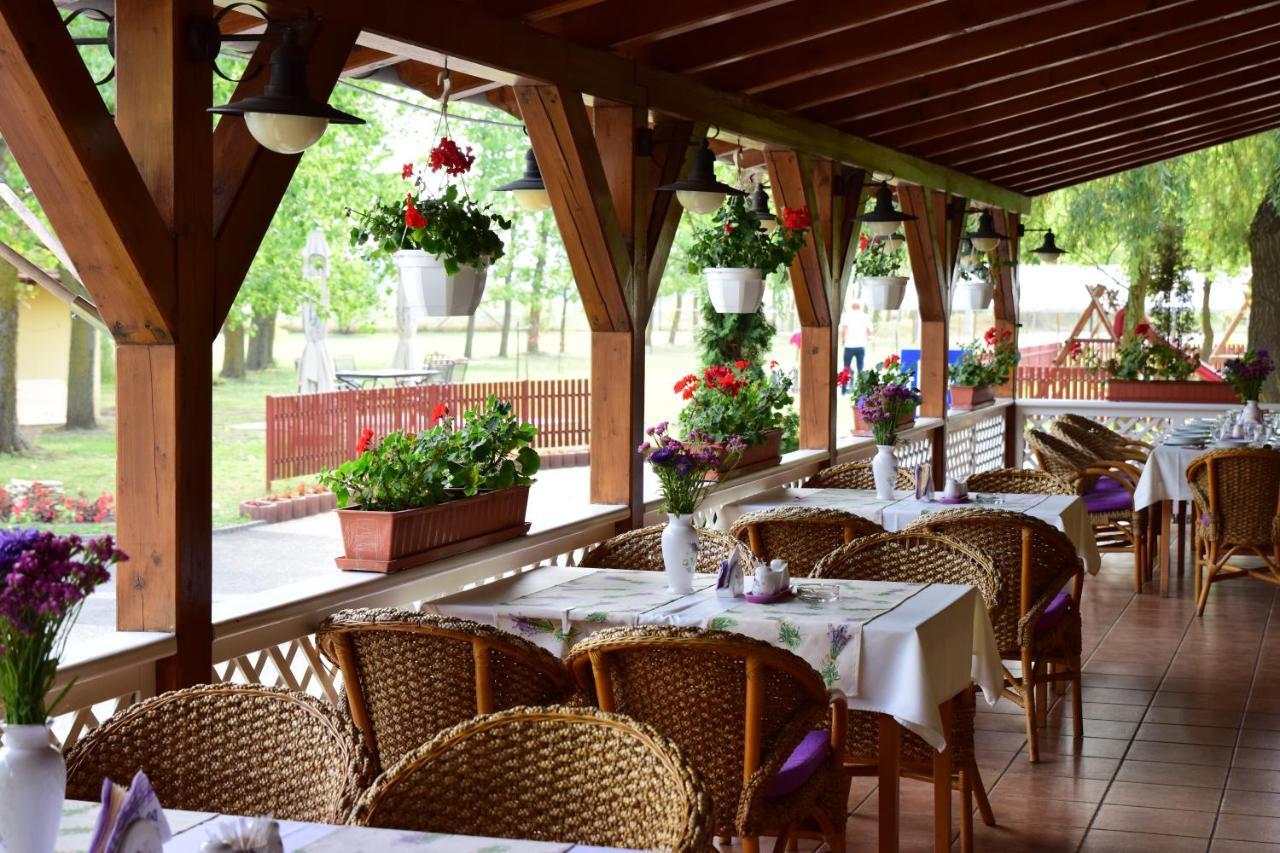 Hotel Bíbic és Tüskevár Étterem és Horgásztó Nyíregyháza Esterno foto