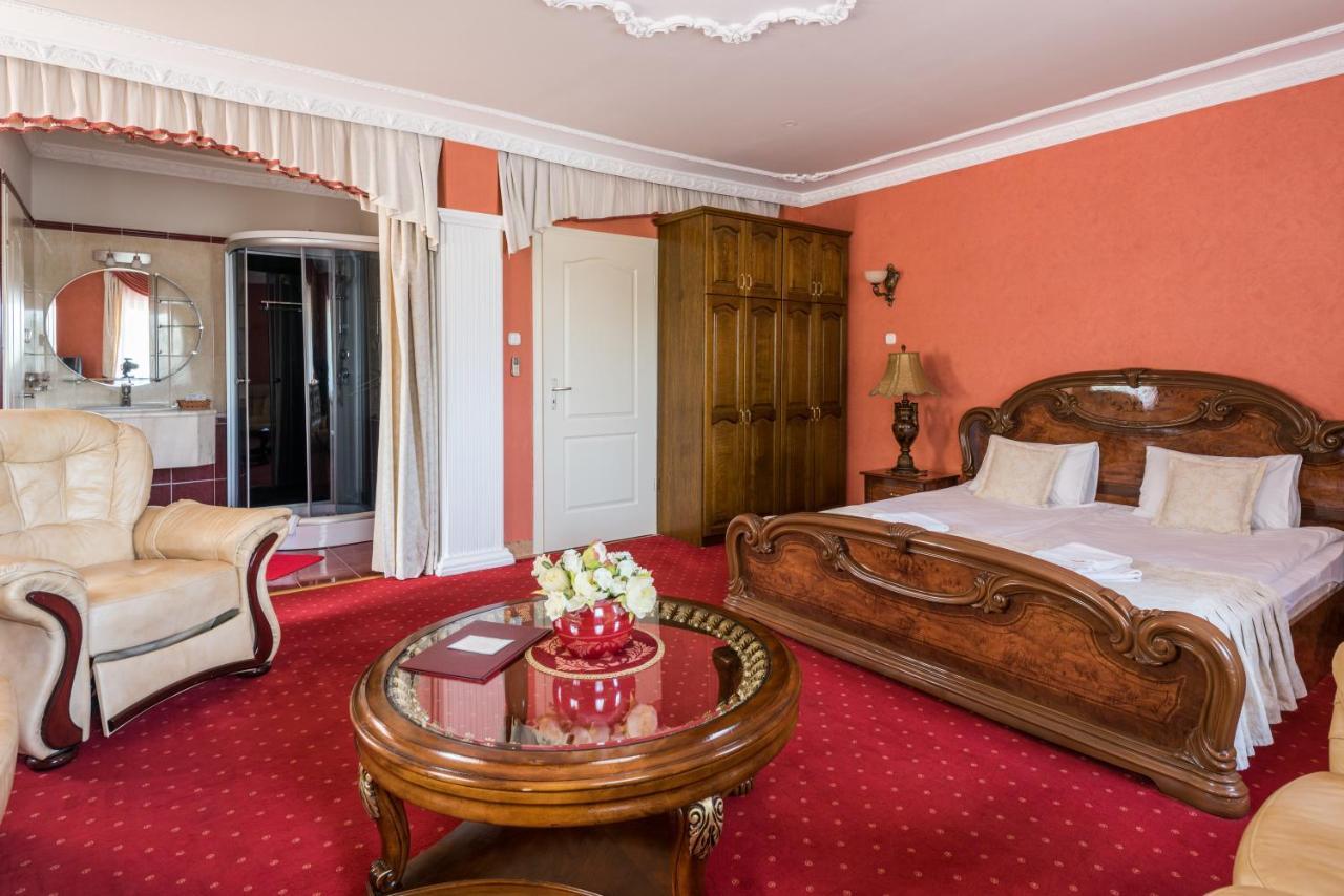 Hotel Bíbic és Tüskevár Étterem és Horgásztó Nyíregyháza Esterno foto